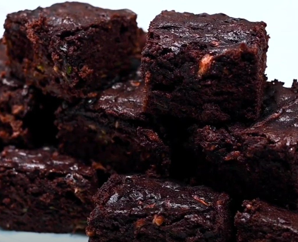 Fudgy Zucchini Brownies – Moist, Healthy, and Easy Chocolate Dessert